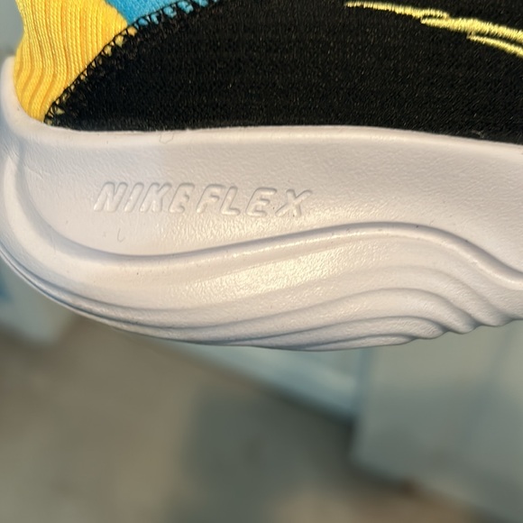 Nike Flex Sneakers - Picture 4 of 4
